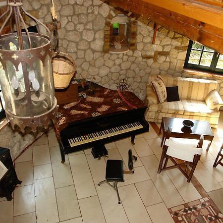 Musician'S Round House & Castello Villa Vatos Luaran gambar