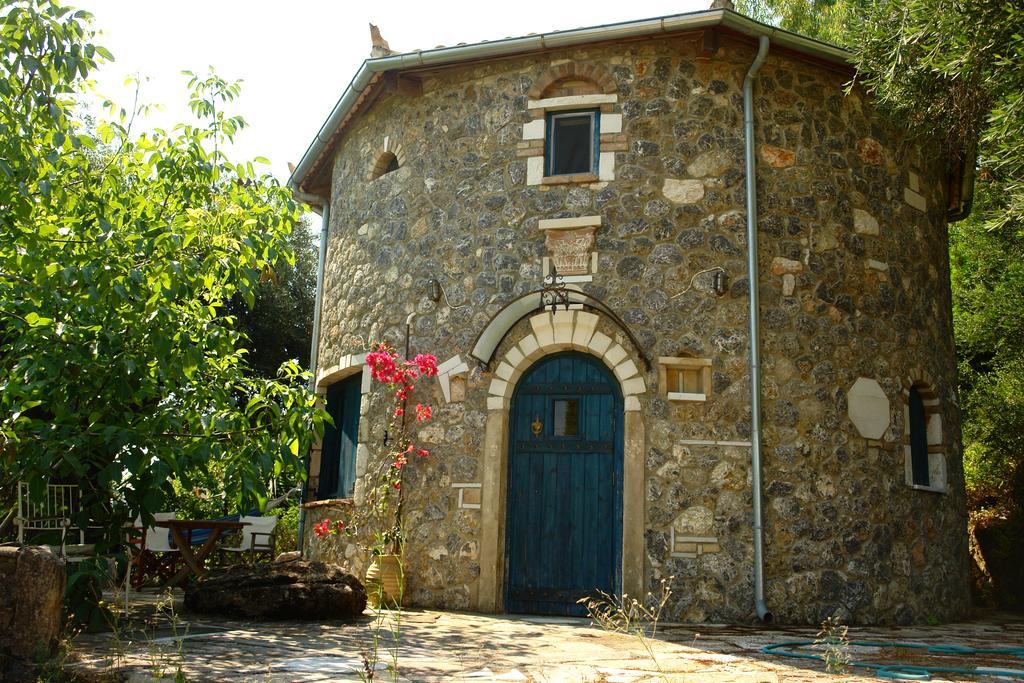 Musician'S Round House & Castello Villa Vatos Luaran gambar