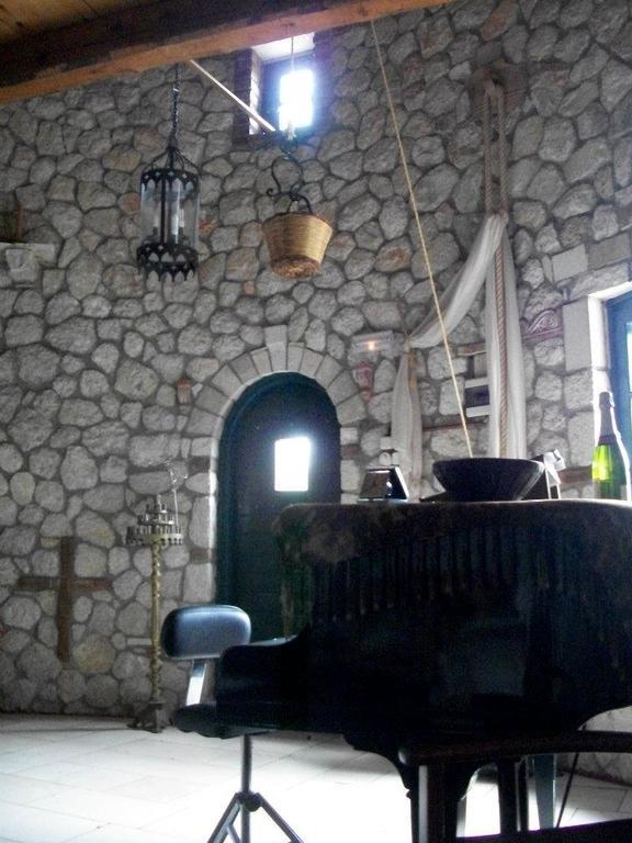 Musician'S Round House & Castello Villa Vatos Luaran gambar