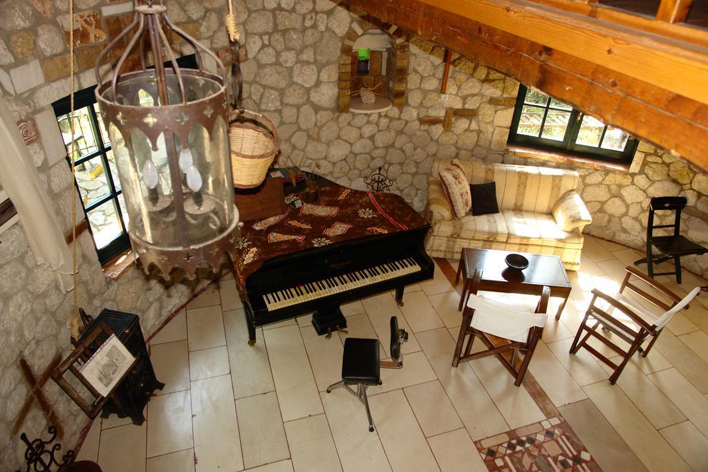 Musician'S Round House & Castello Villa Vatos Luaran gambar